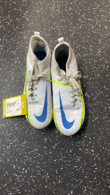 Vist Large View of Product Image Which is Used Nike Soccer Cleats White Junior 05.5