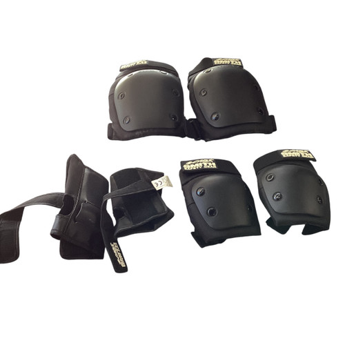 Vist Large View of Product Image Which is Used Inline Protective Set Black MD