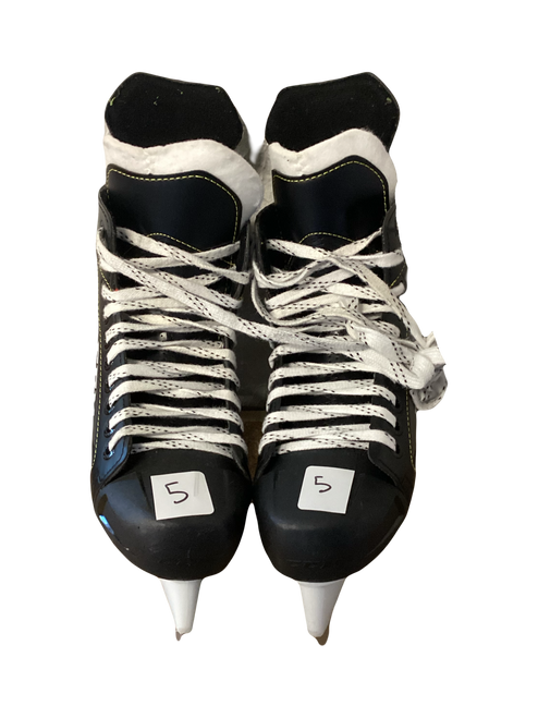 Vist Large View of Product Image Which is Used CCM 9040 Intermediate Hockey Skate Intermediate 5.0