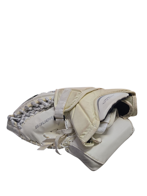 Vist Large View of Product Image Which is Used Bauer R2000 Junior Goalie Catcher White
