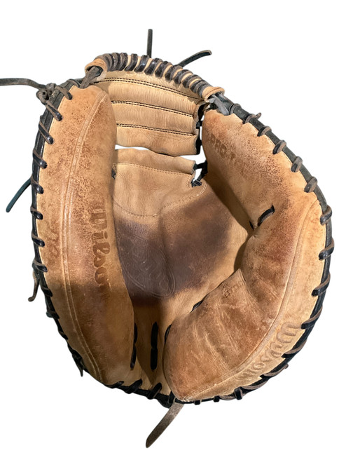 Vist Large View of Product Image Which is Used Wilson A2000 CM33 BB/SB Catchers RH Throw Brown And Black 33"