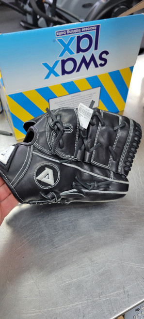Vist Large View of Product Image Which is Used Akadema ADU135 TORINO SERIES BB/SB Glove RH Throw Black 12"