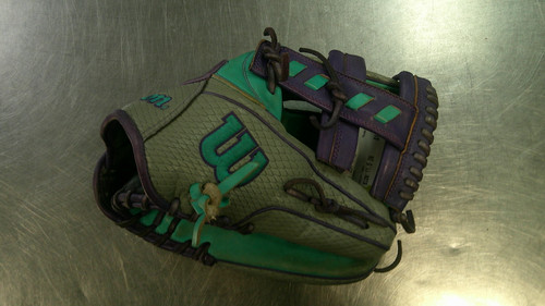 Vist Large View of Product Image Which is Used Wilson 1716 BB/SB Glove RH Throw Teal 11 1/2"