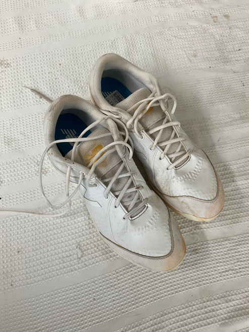 Vist Large View of Product Image Which is Used New Balance BASEBALL CLEAT BB/SB Cleats White Senior 16