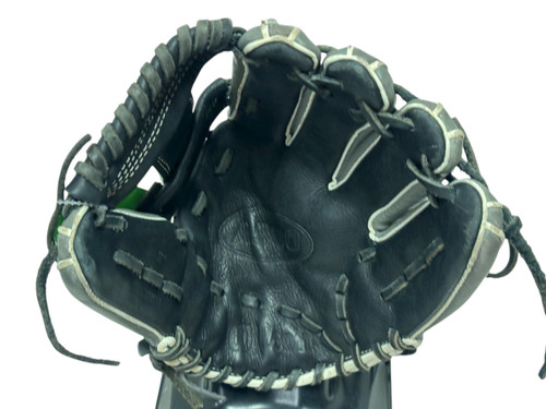 Vist Large View of Product Image Which is Used Wilson A500 A05RB2111 Leather Junior Baseball Glove RH Throw Grey 11"