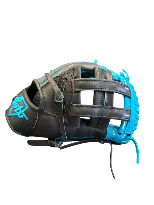 Vist Large View of Product Image Which is New Soto CLASSIC S20 BB Glove RH Throw White/Black/Red 11 3/4"