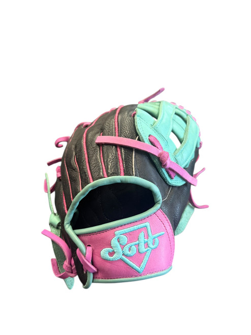 Vist Large View of Product Image Which is New Soto CLASSIC S20 BB Glove RH Throw Pink And Black 12"