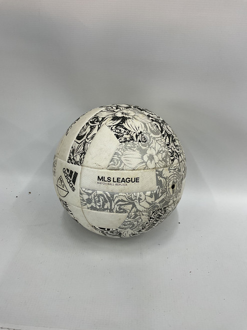Vist Large View of Product Image Which is Used Adidas MATCH BALL REPLICA All Size Soccer Ball White 4