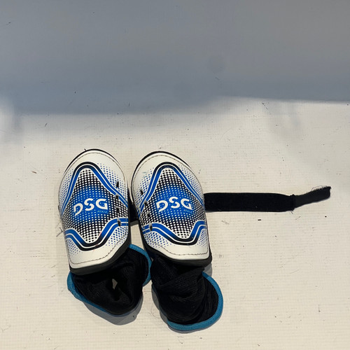 Vist Large View of Product Image Which is Used D-Gel Soccer Shin Guards Junior Royal Blue XS