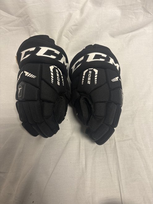Vist Large View of Product Image Which is Used CCM TACKS 2052 Junior Gloves Black 10"