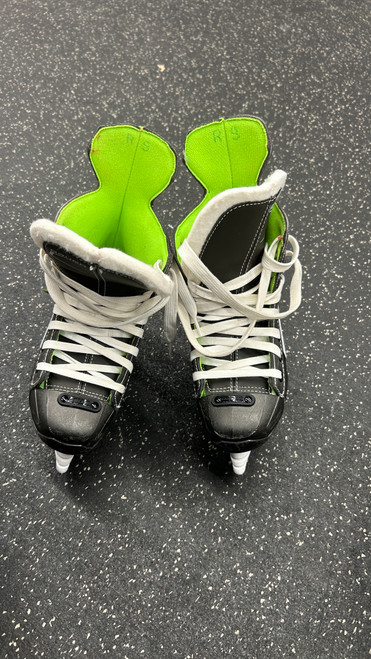 Vist Large View of Product Image Which is Used Bauer XLS Junior Hockey Skate Junior 02