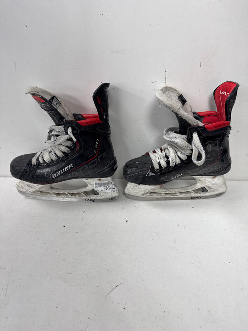 Vist Large View of Product Image Which is Used Bauer VAPOR 3X PRO Junior Hockey Skate Junior 02.5 (new= $550)