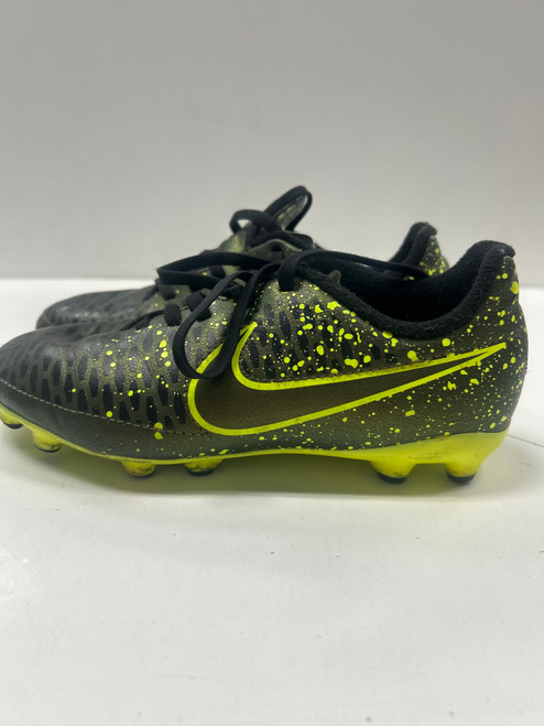 Vist Large View of Product Image Which is Used Nike Soccer Cleats None Junior 04