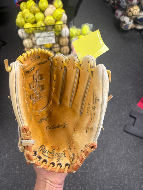Vist Large View of Product Image Which is Used Rawlings 2757 BB/SB Glove RH Throw Tan 12"