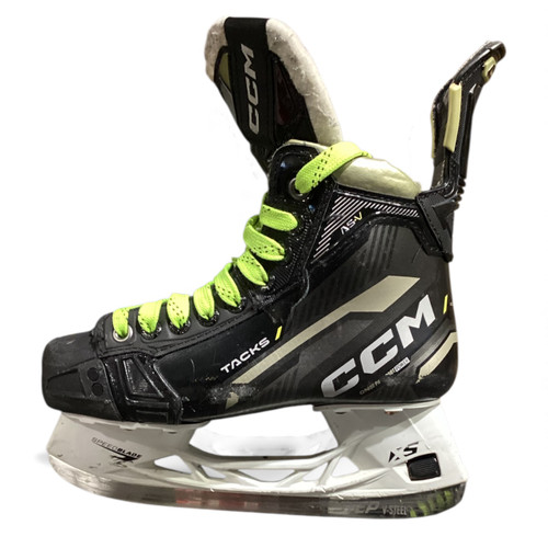 Vist Large View of Product Image Which is Used CCM AS-V Junior Hockey Skate Junior 03.5