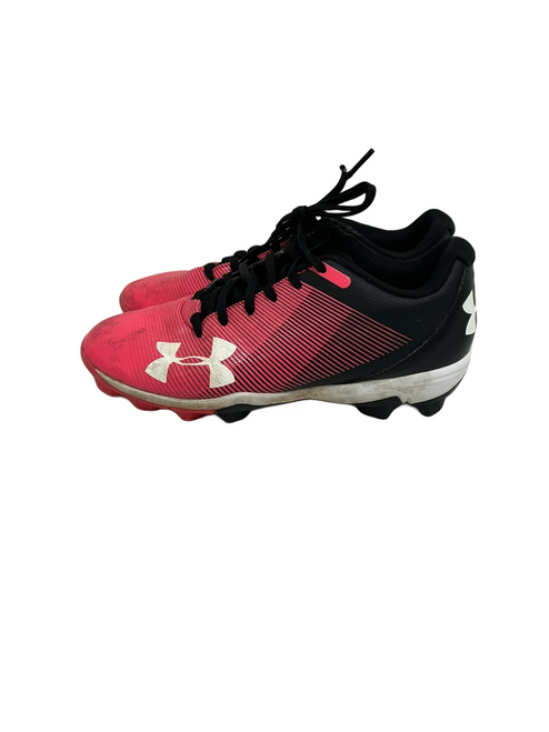 Vist Large View of Product Image Which is Used Under Armour Leadoff Jr 4 Black and Pink Softball Cleats
