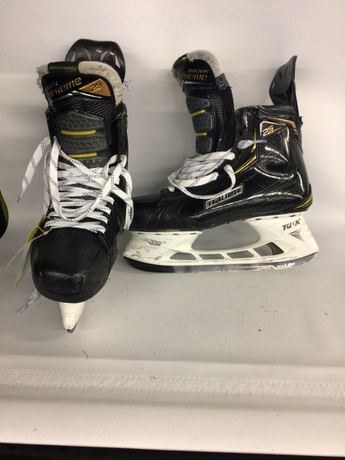 Vist Large View of Product Image Which is Ice hockey skates 