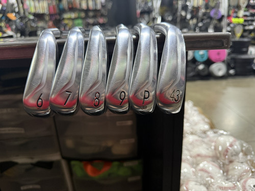 Vist Large View of Product Image Which is Used Titleist T400 Mens Iron Set RH 6I-SW