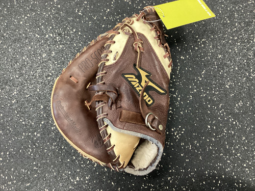 Vist Large View of Product Image Which is Used Mizuno GXC 93 BB/SB Catchers LH Throw Brown 33 1/2"
