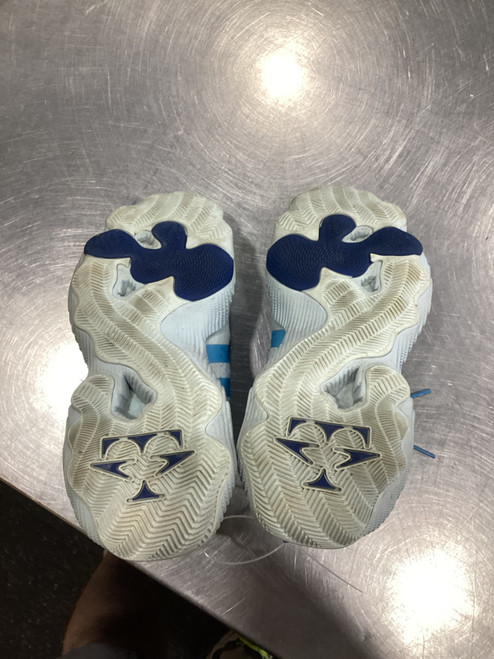 Vist Large View of Product Image Which is Used Adidas Basketball Shoes W Carolina Blue Junior 04.5