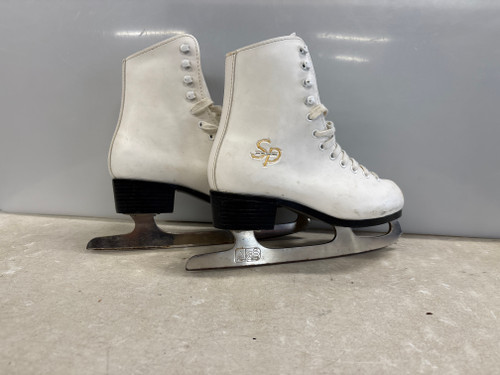 Vist Large View of Product Image Which is Used CCM FIGURE SKATES Girls Figure Skate White Junior 04