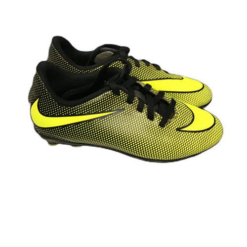 Vist Large View of Product Image Which is Used Nike 844442-070 Soccer Cleats Yellow Youth 13.0