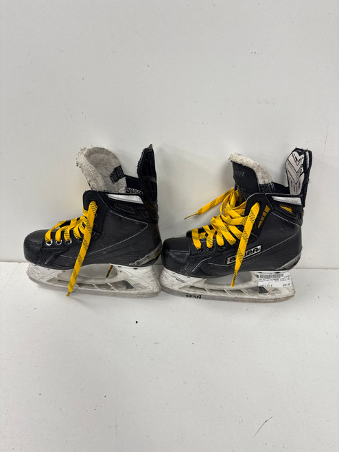 Vist Large View of Product Image Which is Used Bauer SUPREME COMP Junior Hockey Skate Junior 01.5