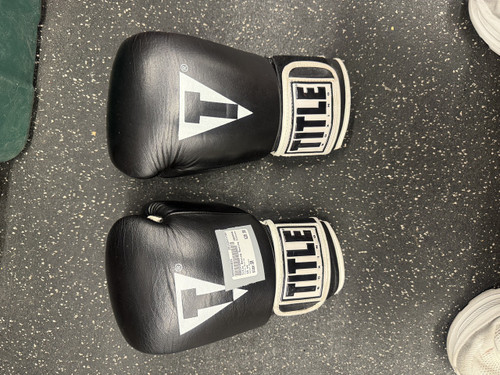 Vist Large View of Product Image Which is Used Title Boxing Boxing Gloves Black Senior