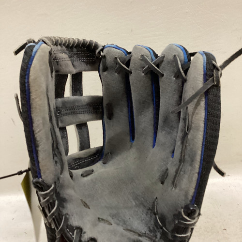 Vist Large View of Product Image Which is Used Regent BB/SB Glove RH Throw Black 13"