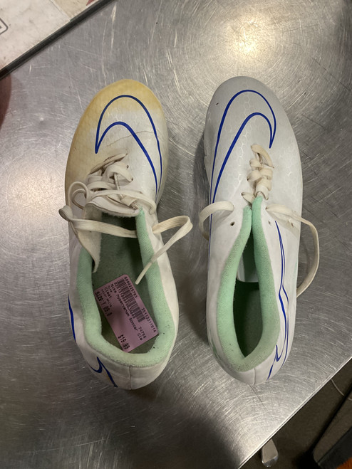 Vist Large View of Product Image Which is Used Nike Soccer Cleats White Youth 09.0