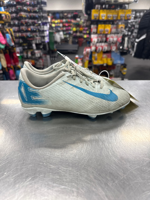 Vist Large View of Product Image Which is Used Nike Soccer Cleats Carolina Blue Junior 04.5