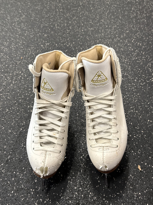 Vist Large View of Product Image Which is Used Jackson MYSTIQUE WomensFigure Skate White Senior 5