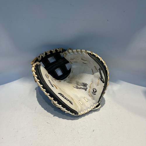 Vist Large View of Product Image Which is Used Mizuno SUPREME BB/SB Catchers RH Throw White 33"