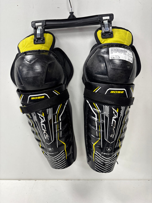 Vist Large View of Product Image Which is Used CCM TACKS 3092 Junior Shin Guards Black 11"