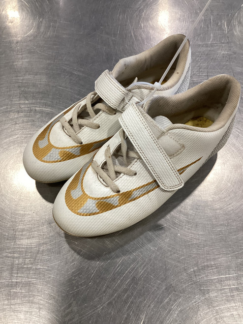 Vist Large View of Product Image Which is Used Soccer Cleats White Junior 04