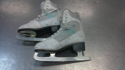 Vist Large View of Product Image Which is Used SOFT CAMEO Girls Figure Skate White Youth 06.0