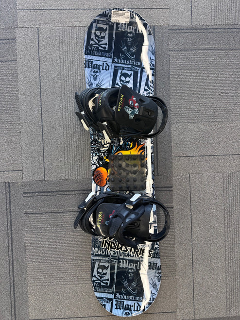 Vist Large View of Product Image Which is Used World Industries KIDS SNOWBOARD Boys Board/Binding Black 102 cm