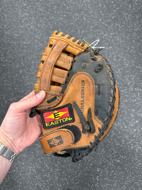 Vist Large View of Product Image Which is Used Easton NAT20 NATURAL SERIES BB/SB Catchers RH Throw Brown 33"