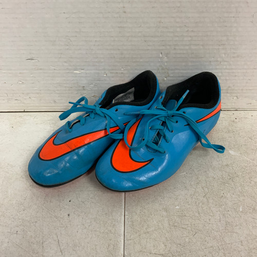 Vist Large View of Product Image Which is Used Nike HYPERVENOM Soccer Cleats Royal Blue Junior 01.5