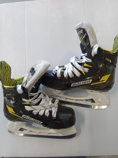 Vist Large View of Product Image Which is Used Bauer M4 Junior Hockey Skate Junior 02.5