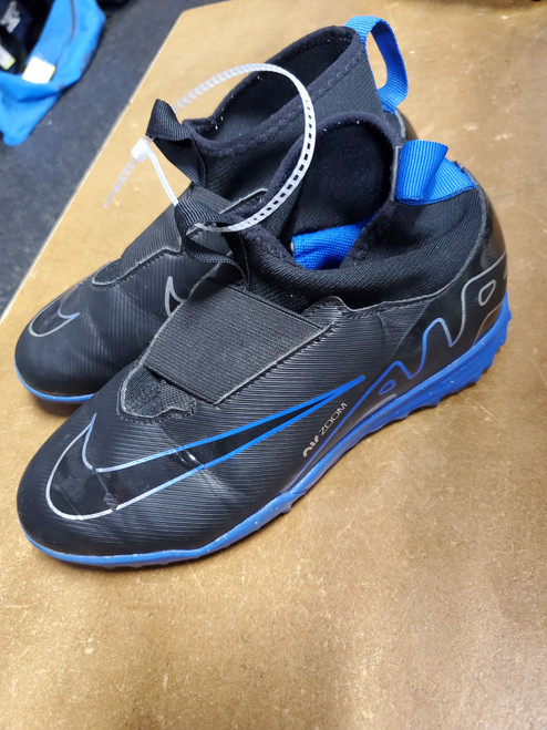 Vist Large View of Product Image Which is Used Nike Soccer Indoor Shoes Black Junior 04