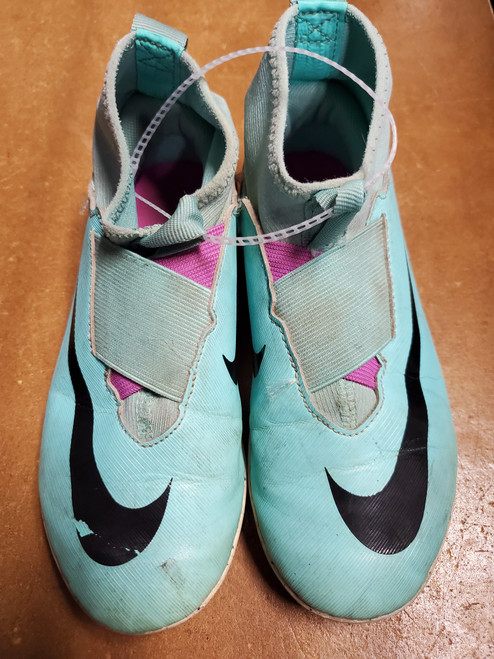 Vist Large View of Product Image Which is Used Nike Soccer Indoor Shoes Teal Junior 01.5