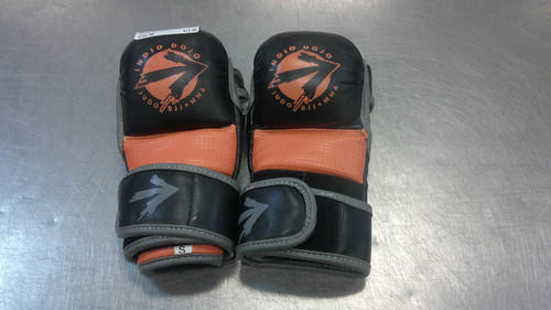 Vist Large View of Product Image Which is Used Boxing Gloves Black SM