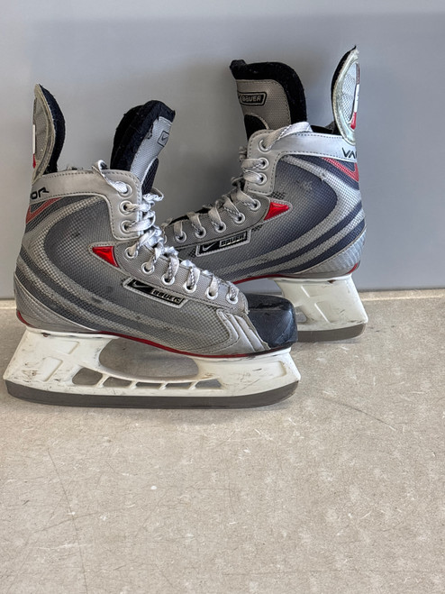 Vist Large View of Product Image Which is Used Bauer VAPOR XVI Junior Hockey Skate Junior 05