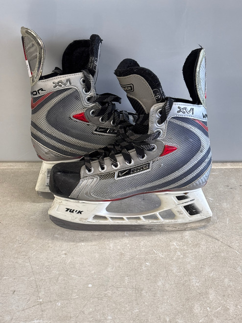 Vist Large View of Product Image Which is Used Bauer VAPOR XVI Junior Hockey Skate Junior 03.5