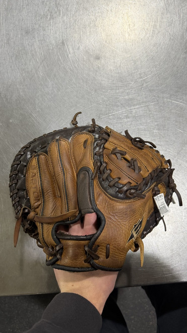 Vist Large View of Product Image Which is Used Easton NE 2Y BB/SB Catchers RH Throw Brown 32 1/2"
