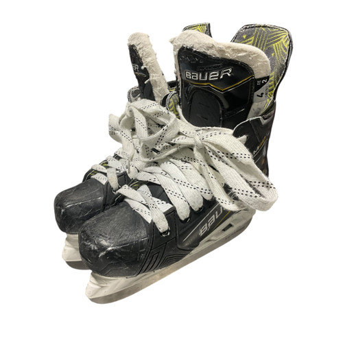 Vist Large View of Product Image Which is Used Bauer M40 SUPREME Intermediate Hockey Skate Intermediate 4.0