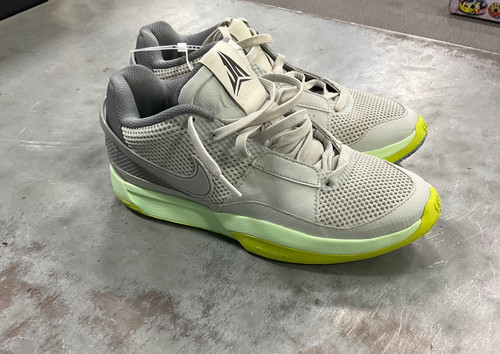 Vist Large View of Product Image Which is Used Nike Basketball Shoes M Grey Senior 7.5