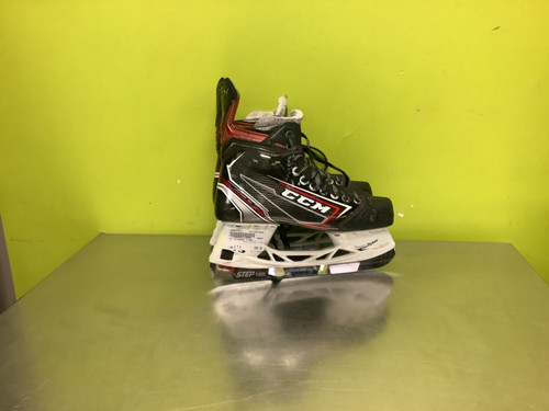 Vist Large View of Product Image Which is Used CCM JETSPEED FT490 Senior Hockey Skate Senior 7.5