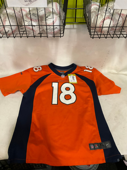 Vist Large View of Product Image Which is Used Nike S.S. Spirit Wear Y XL